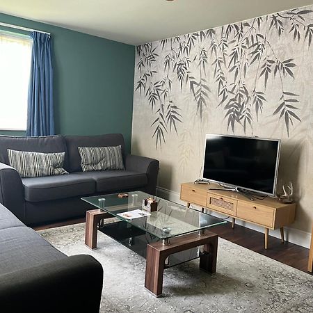 Comfortable Two Bedroom Modern Apartment Лондон Екстериор снимка
