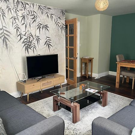 Comfortable Two Bedroom Modern Apartment Лондон Екстериор снимка