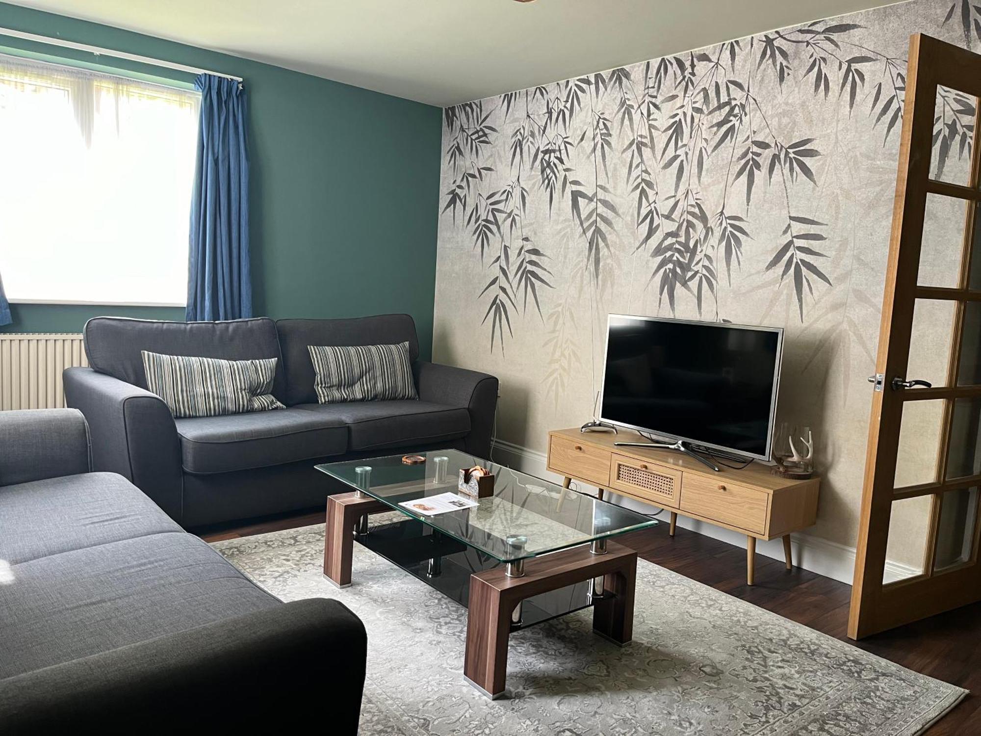 Comfortable Two Bedroom Modern Apartment Лондон Екстериор снимка