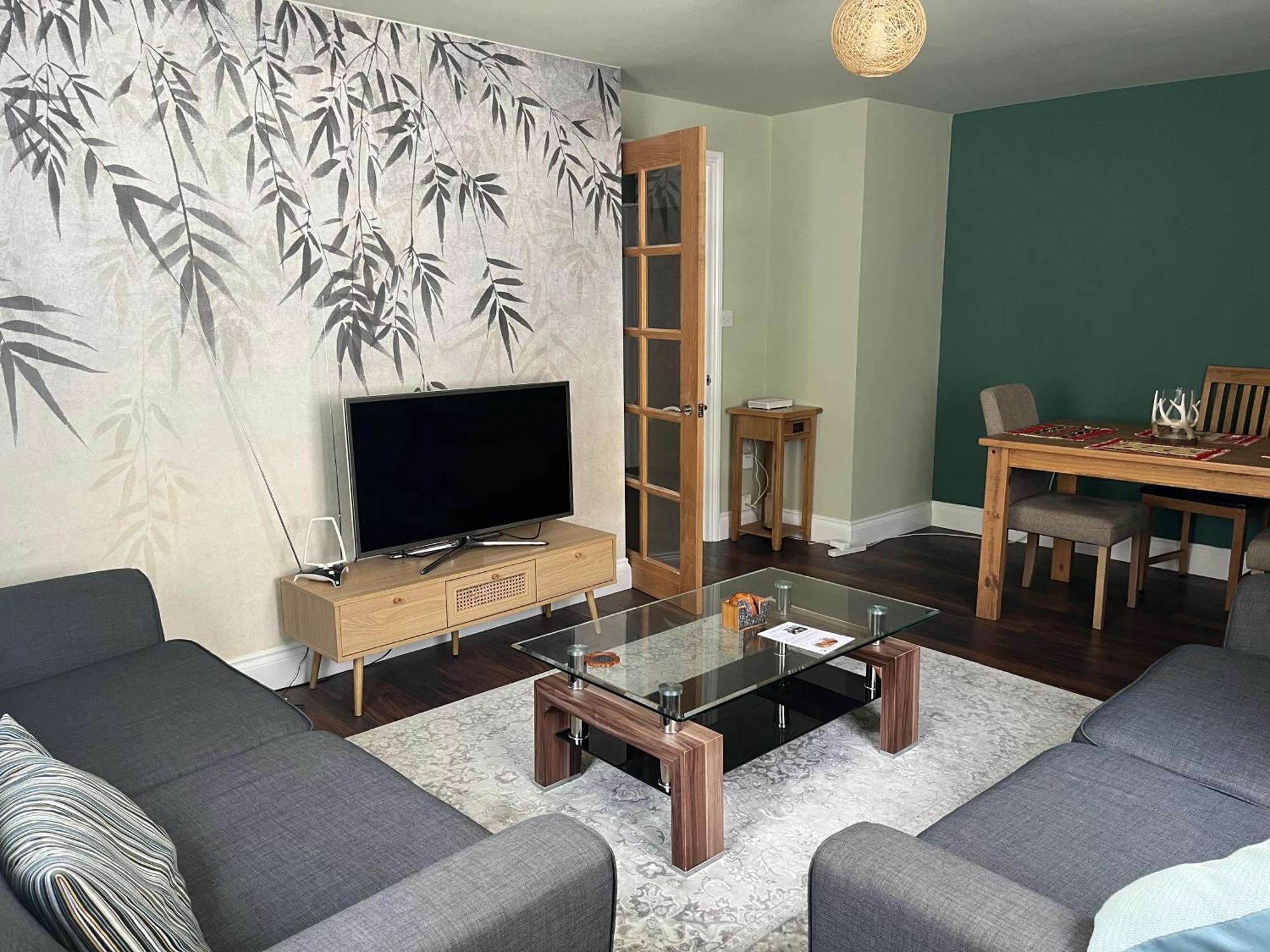 Comfortable Two Bedroom Modern Apartment Лондон Екстериор снимка