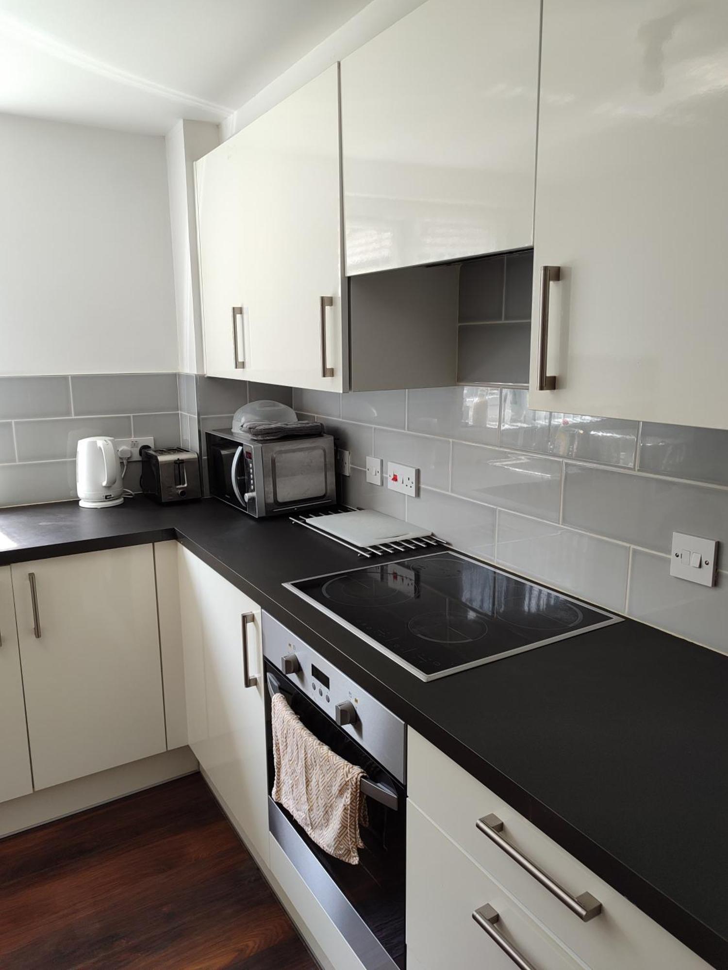 Comfortable Two Bedroom Modern Apartment Лондон Екстериор снимка