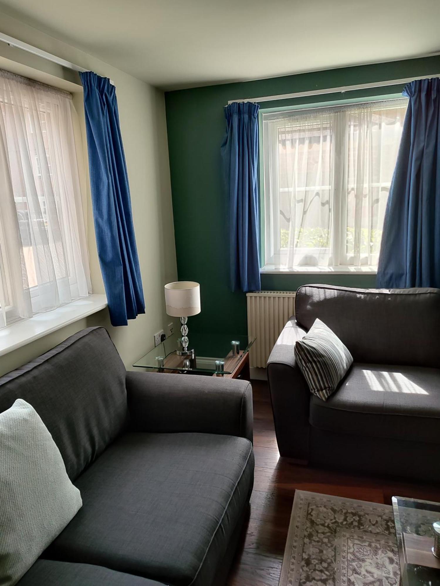 Comfortable Two Bedroom Modern Apartment Лондон Екстериор снимка