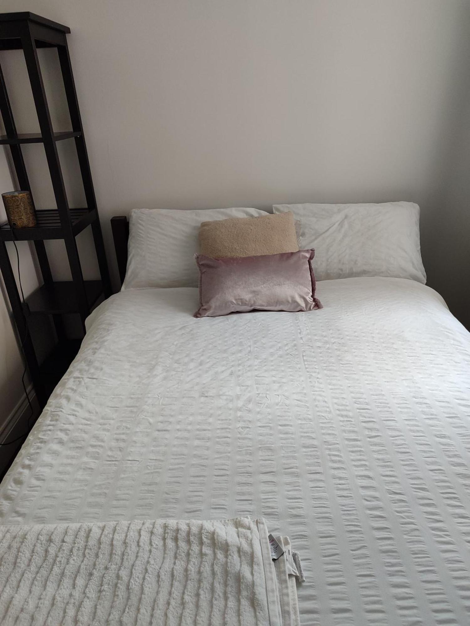 Comfortable Two Bedroom Modern Apartment Лондон Екстериор снимка